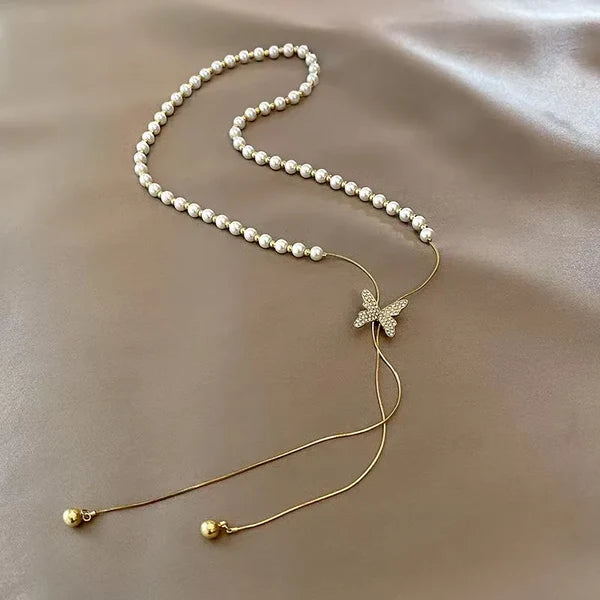 Collar de Perlas con Dije Mariposa