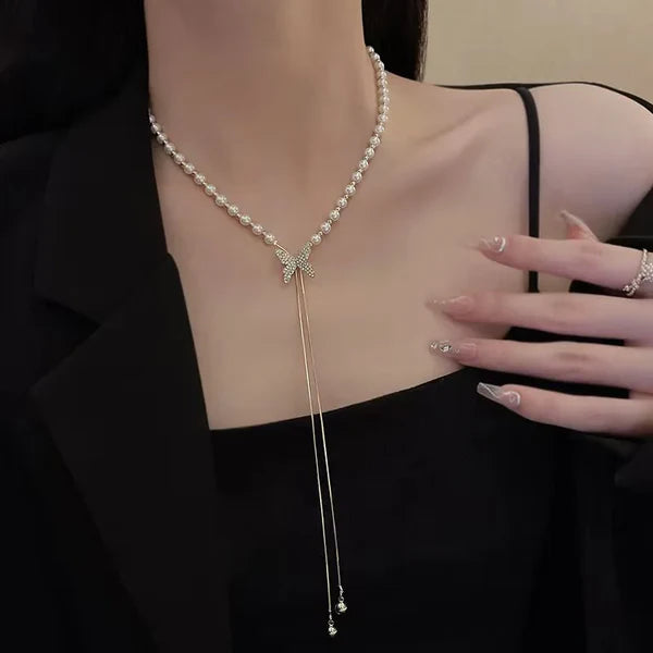 Collar de Perlas con Dije Mariposa