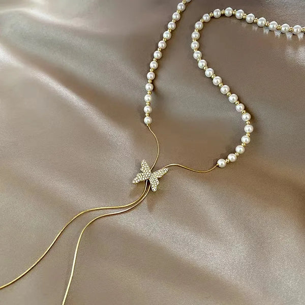 Collar de Perlas con Dije Mariposa
